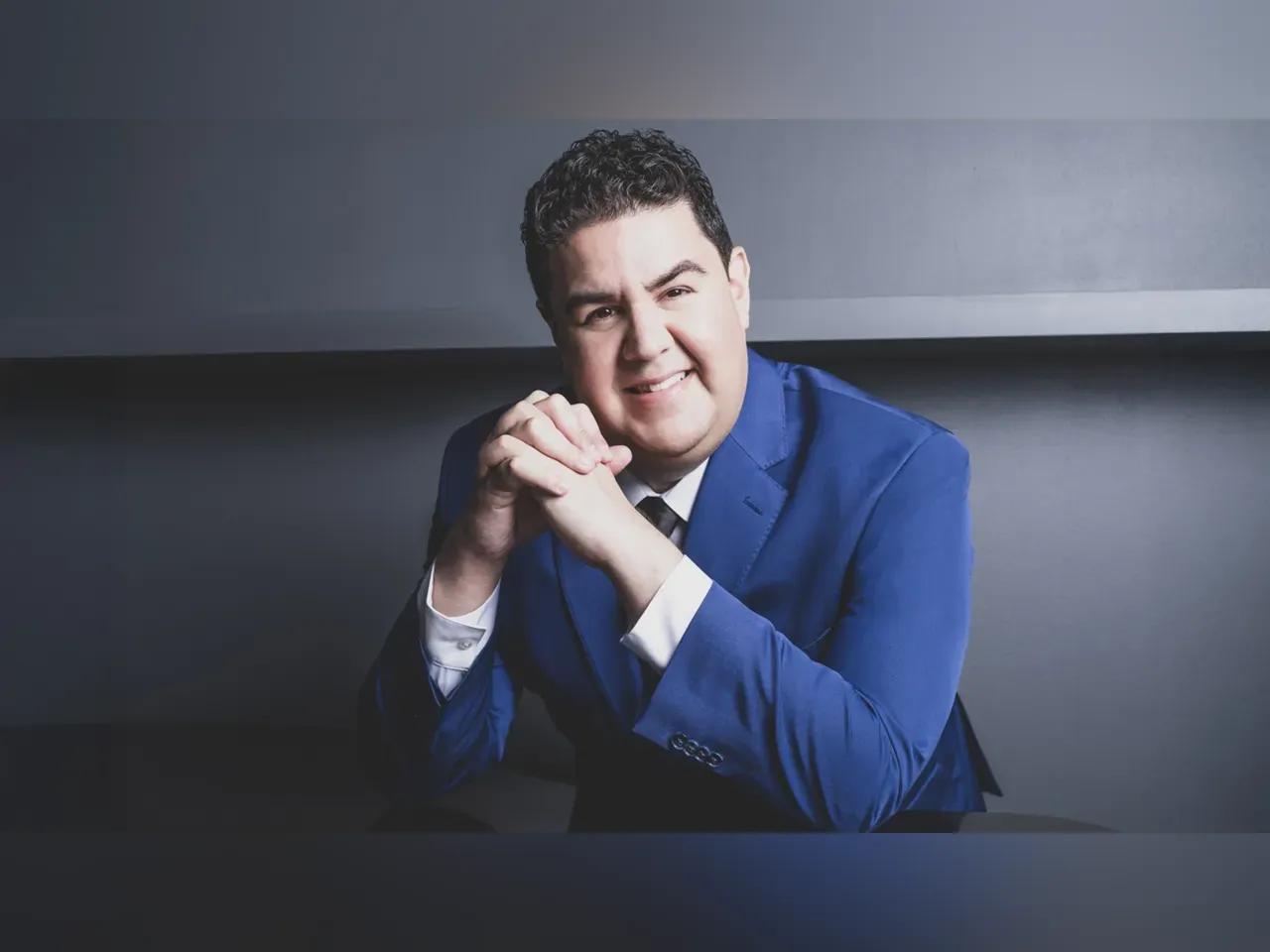 Frontalaufnahme von Dirigent&nbsp;Tito Muñoz