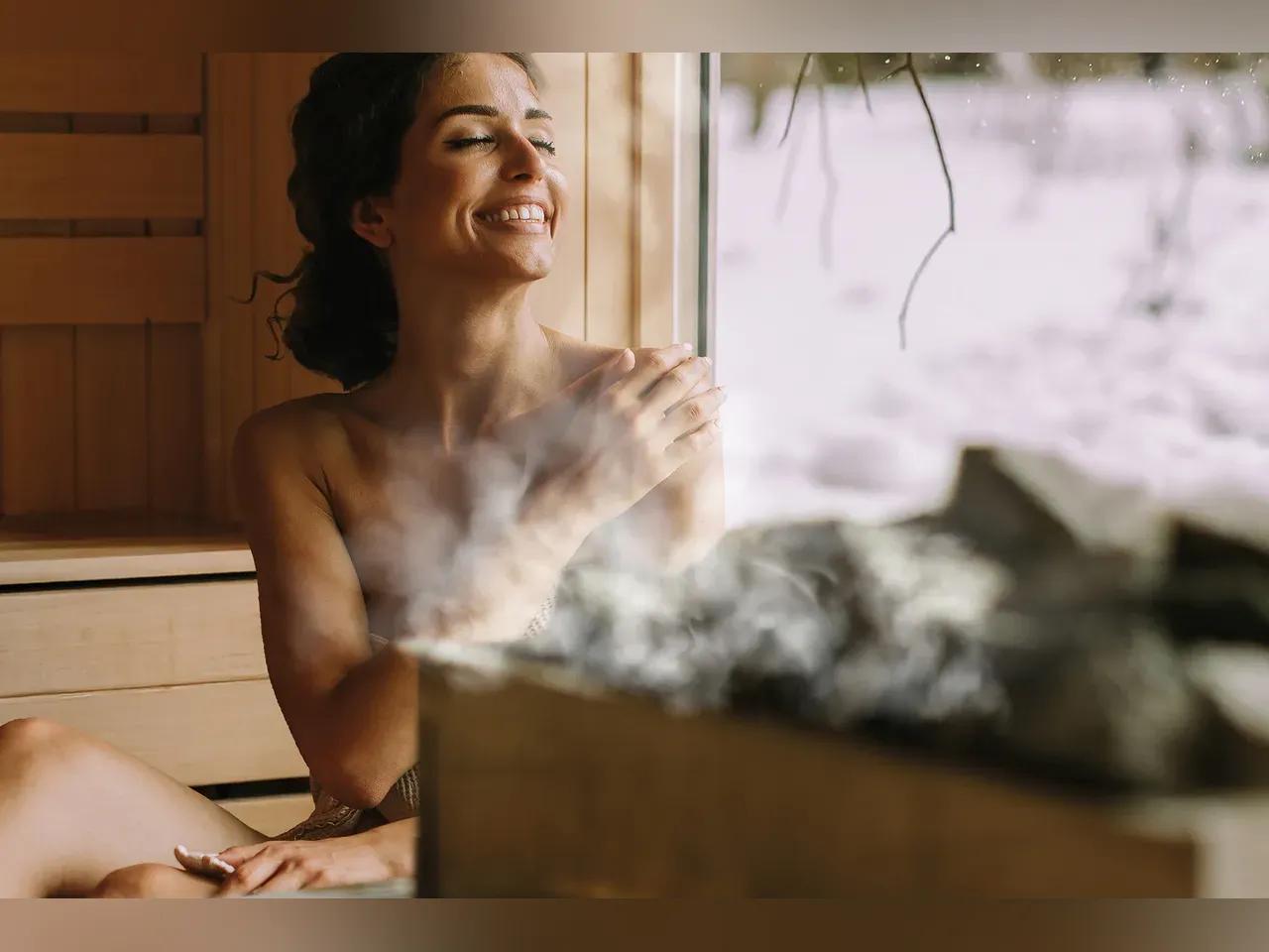 Frau in einer Sauna