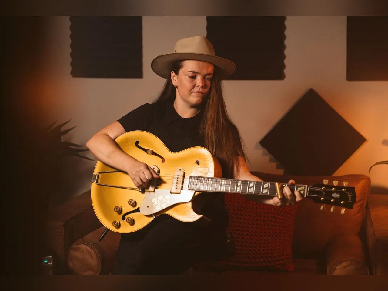 minnie-marks_by_jake-davey-photgraphy-jpg