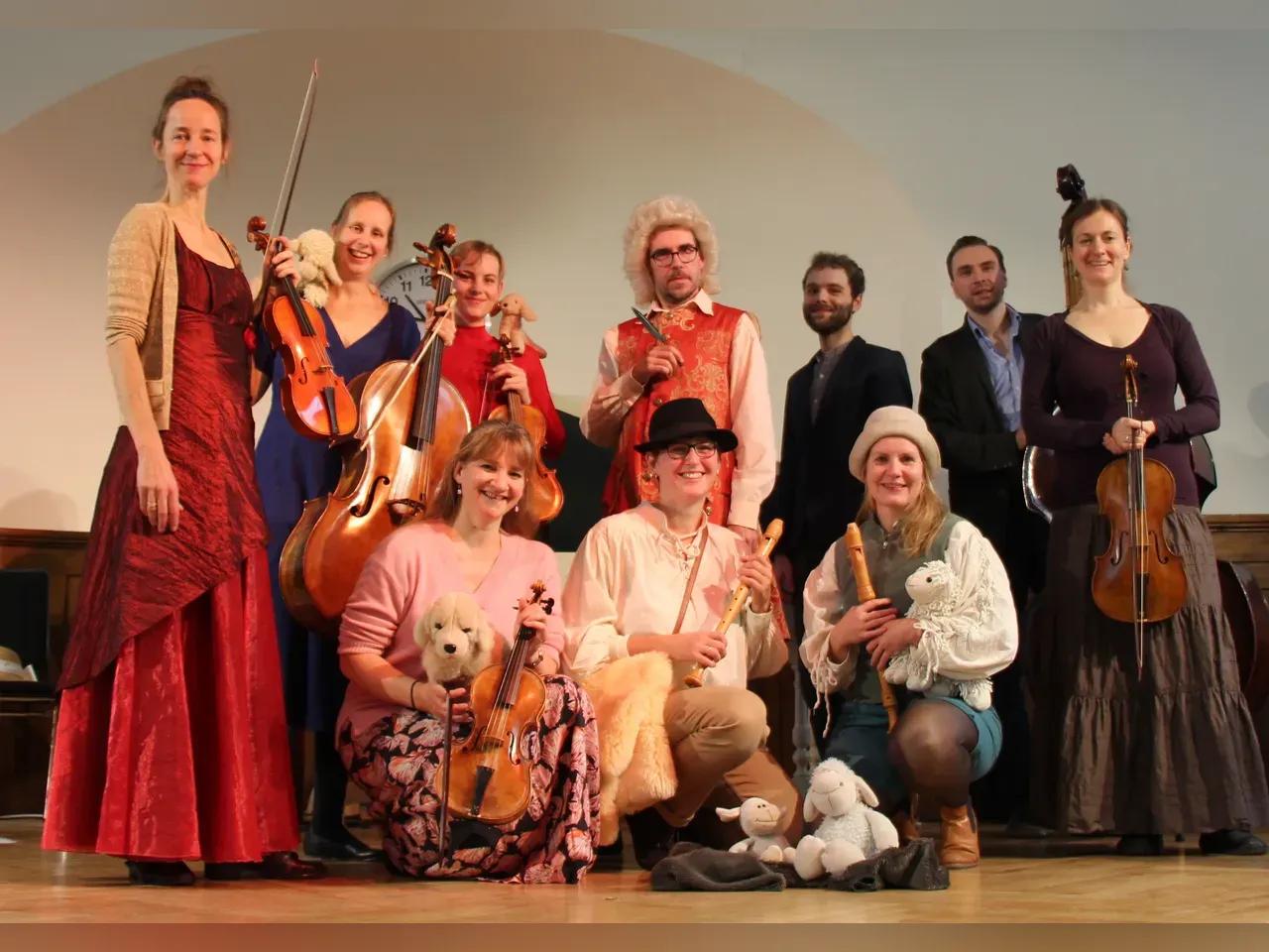 Orchestermitglieder Capella Jenensis, tlw. in Barocken Kostümen