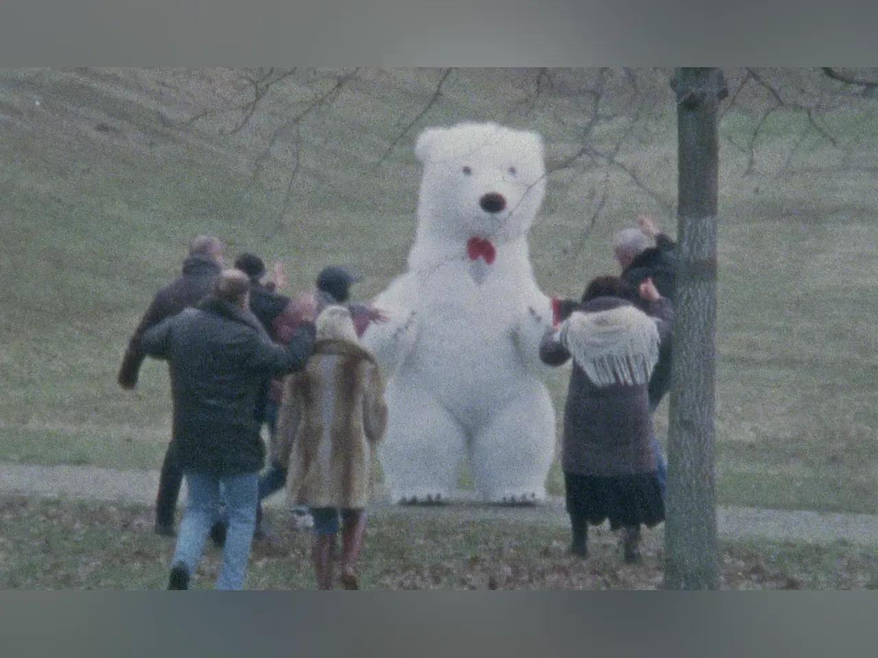 inflatable-bear-hourly-41-016182-png