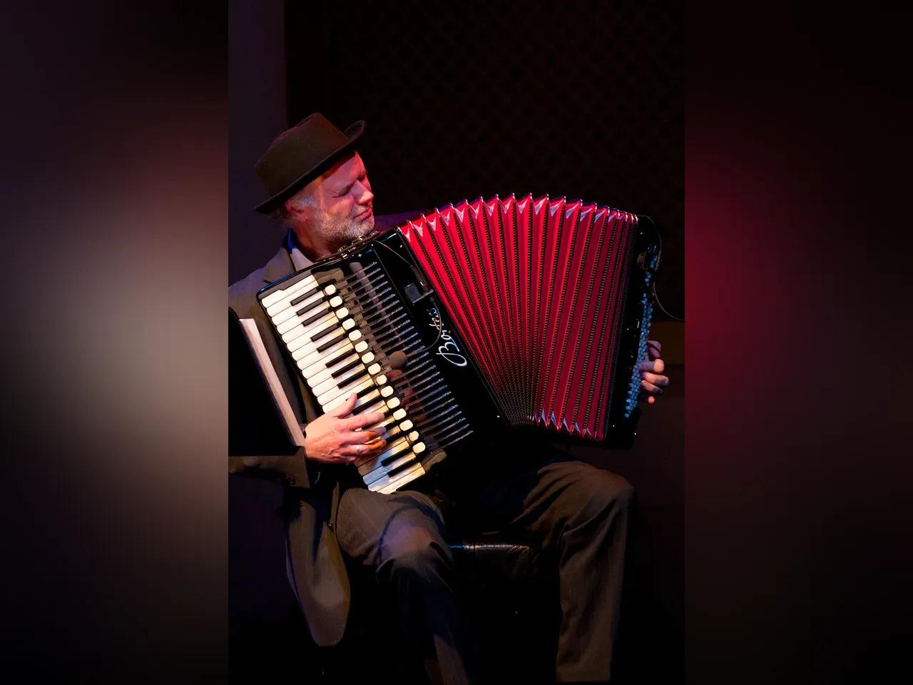 Musiker mit Akkordeon
